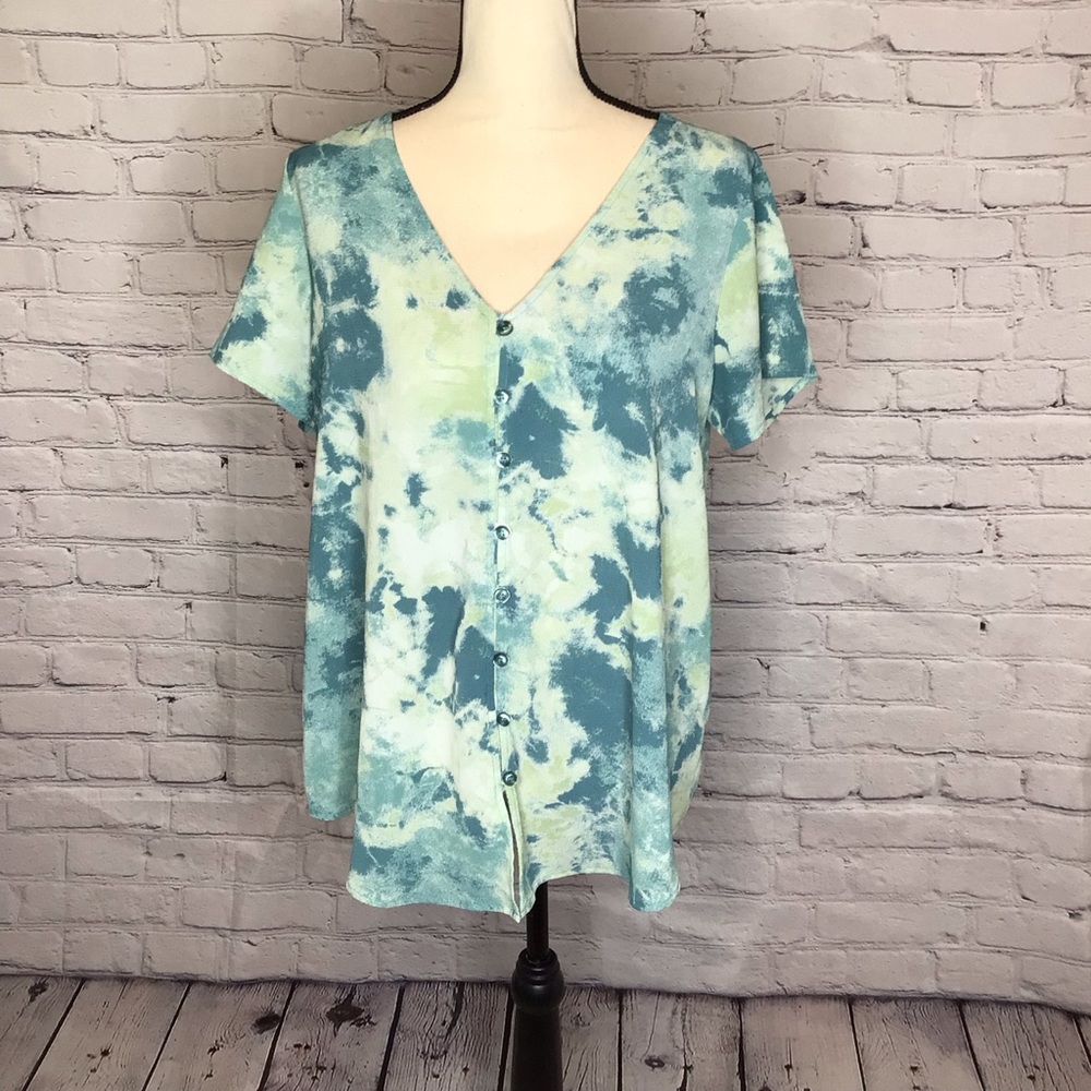 LuLaRoe Green Print Shannah V-Neck Short Sleeve Button Down Shirt Medium